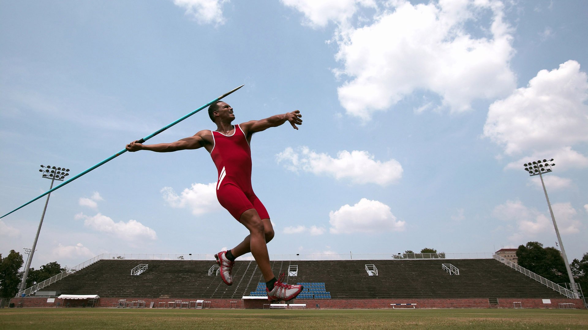 《Rookie：稳步前行，以实力登顶》